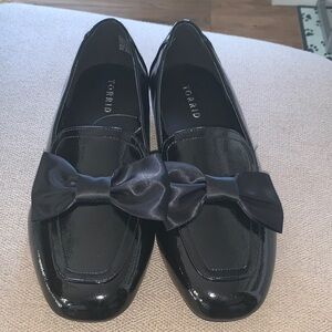 Torrid Shiny Black Loafers Flats With Bow Women’s SZ 8.5WW
